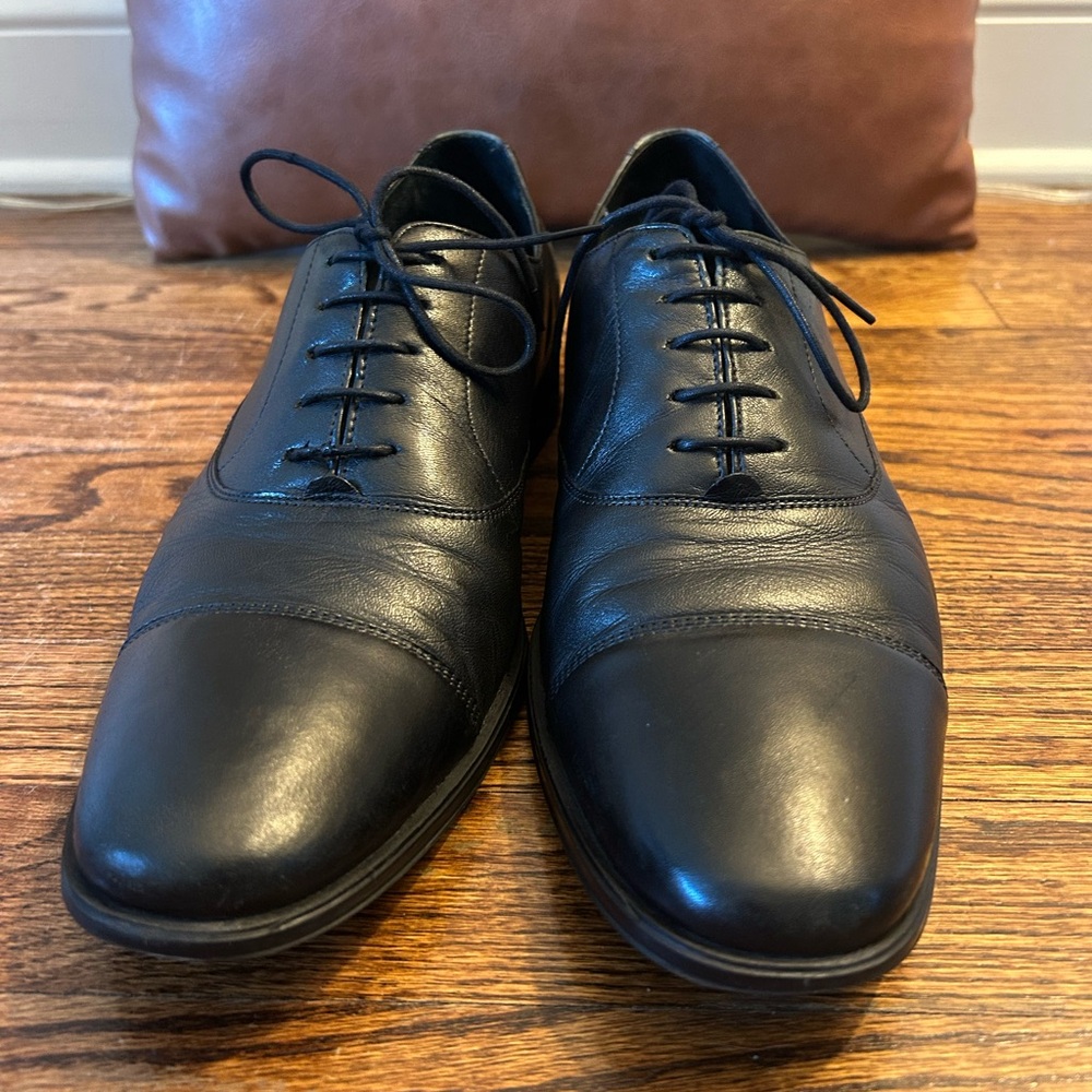 Cole Haan size 11. Classic cap toe Black Leather Men's Dress Shoes - Picture 2 of 5